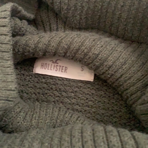Hollister open shoulder turtle neck sweater - Picture 4 of 5